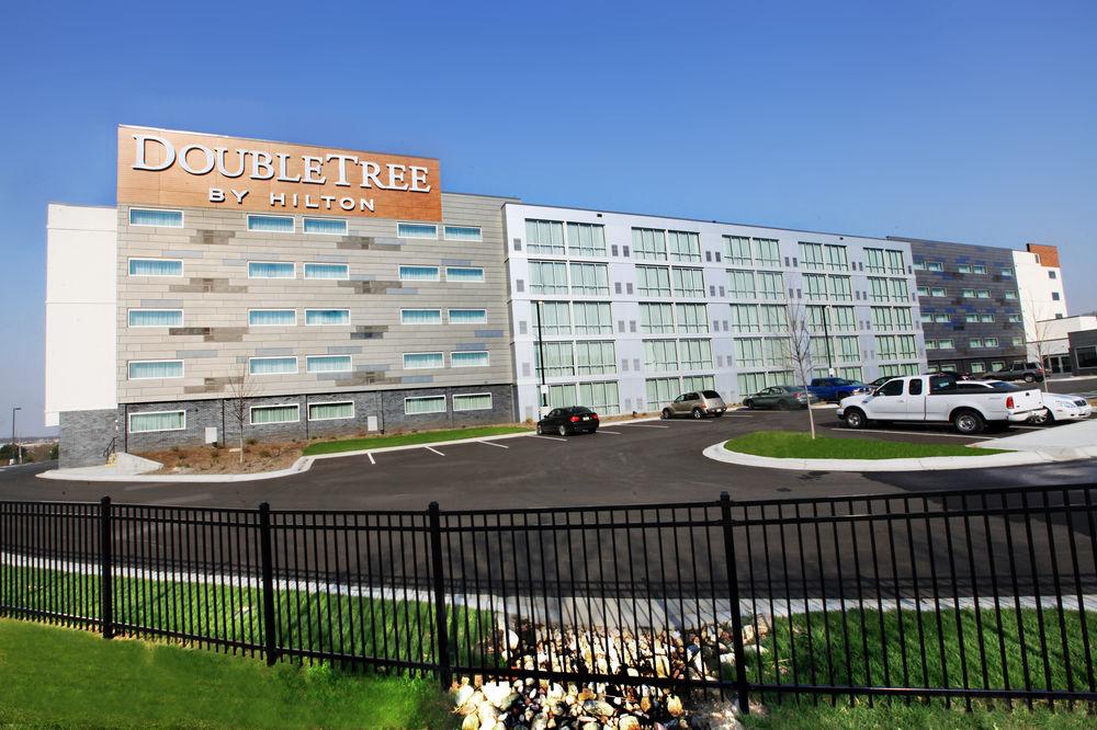 Doubletree By Hilton Omaha Southwest, Ne Otel Dış mekan fotoğraf